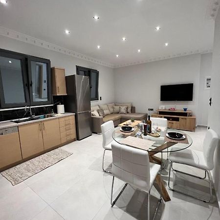Kontis' Furnished Apartment Лутраки Екстериор снимка