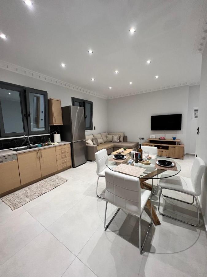 Kontis' Furnished Apartment Лутраки Екстериор снимка