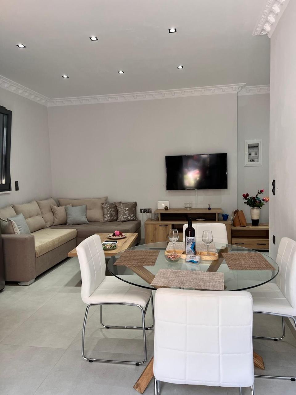 Kontis' Furnished Apartment Лутраки Екстериор снимка