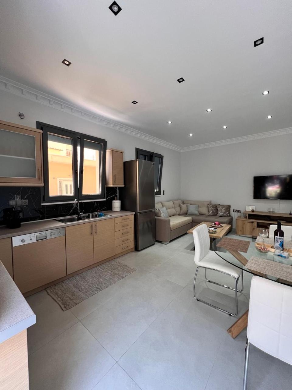 Kontis' Furnished Apartment Лутраки Екстериор снимка
